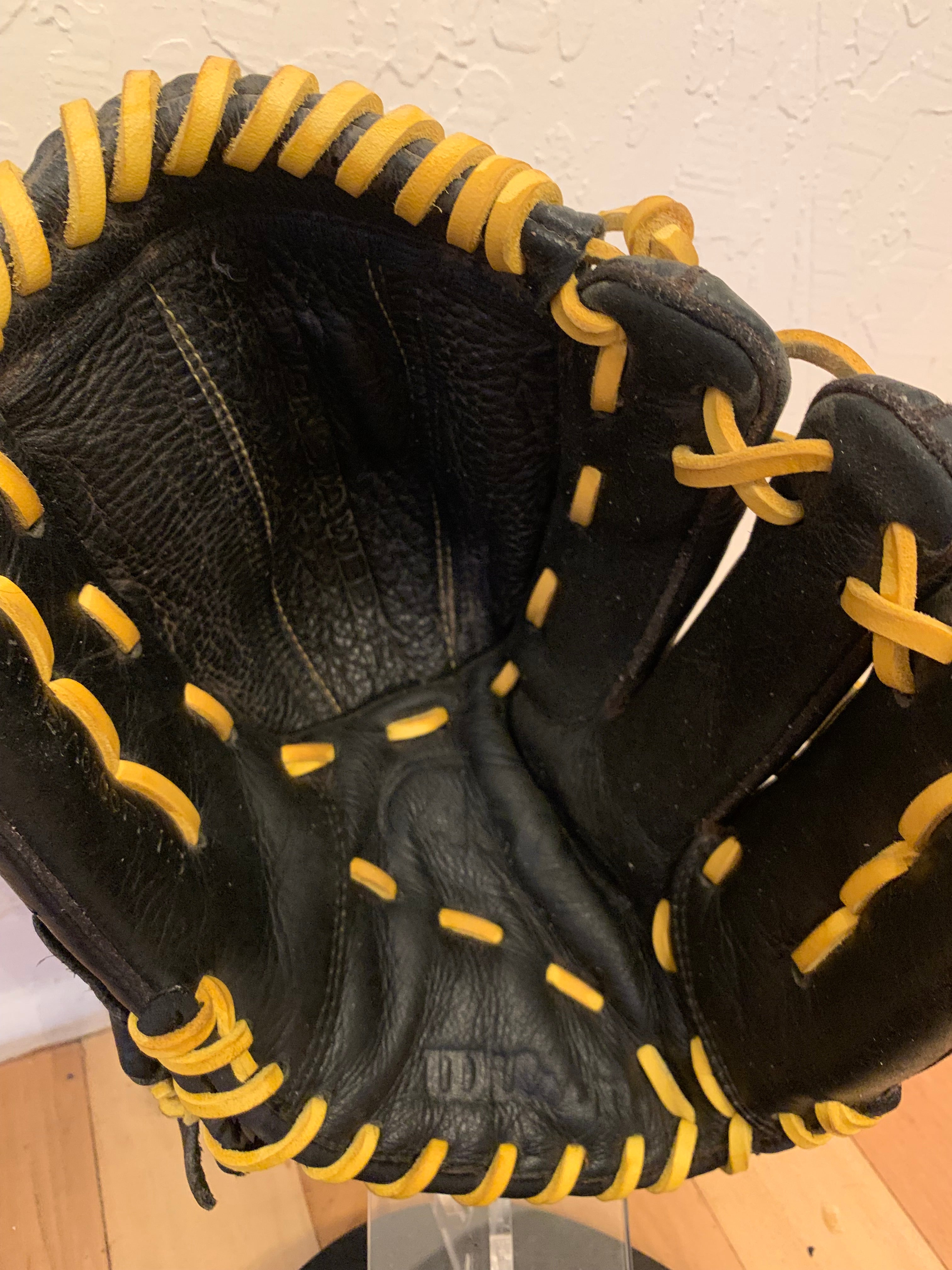 Wilson A500 11.5" Fast Pitch Glove - Banana Slugs